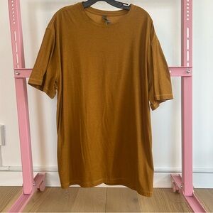 Vuori Men's Strato Tech Tee - Mustard